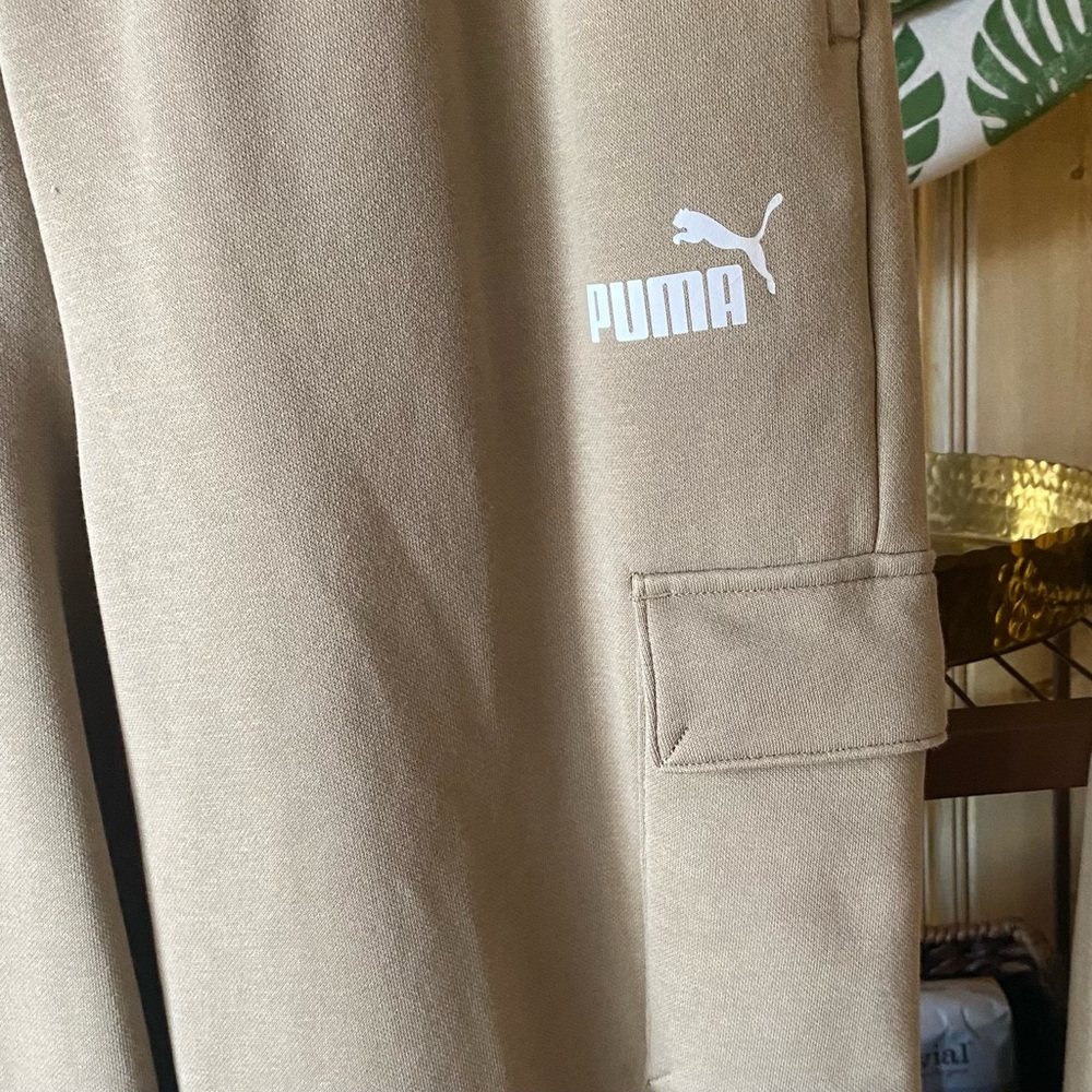 PUMA WOMENS SIZE LARGE  ESSENTIAL CARGO FLEECE PANTS IN OAK BRANCH - Picture 8 of 14